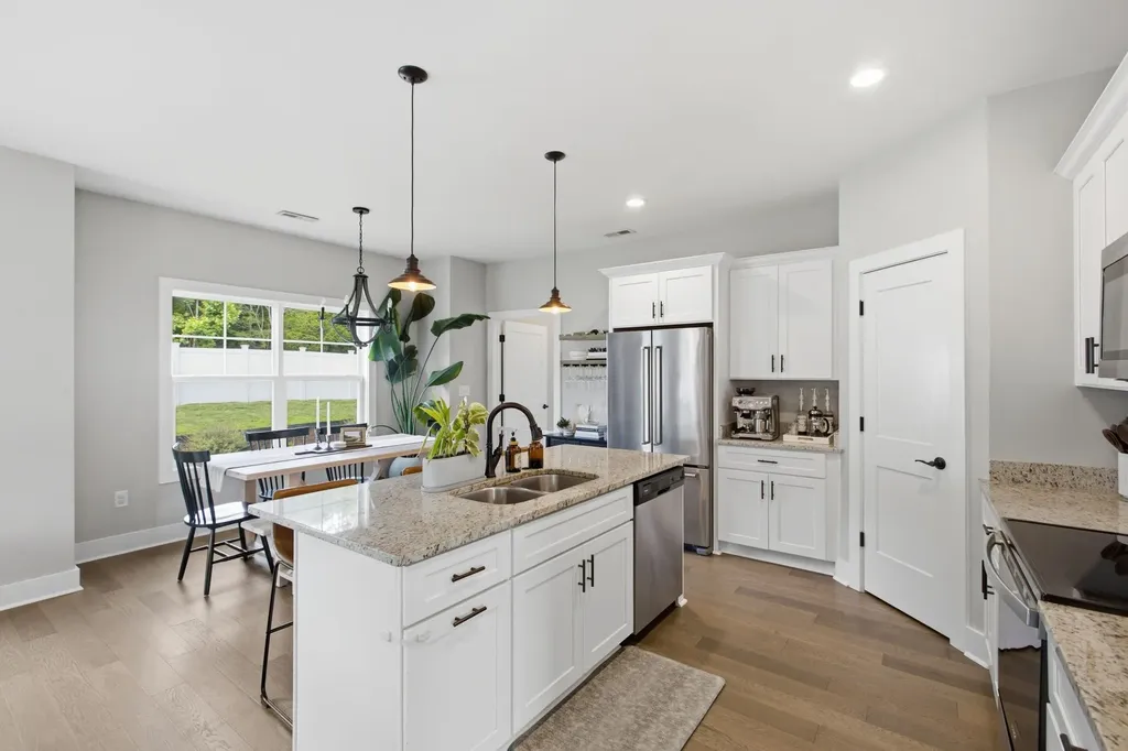 1005 Sycamore Rdg, E Burns TN 37029