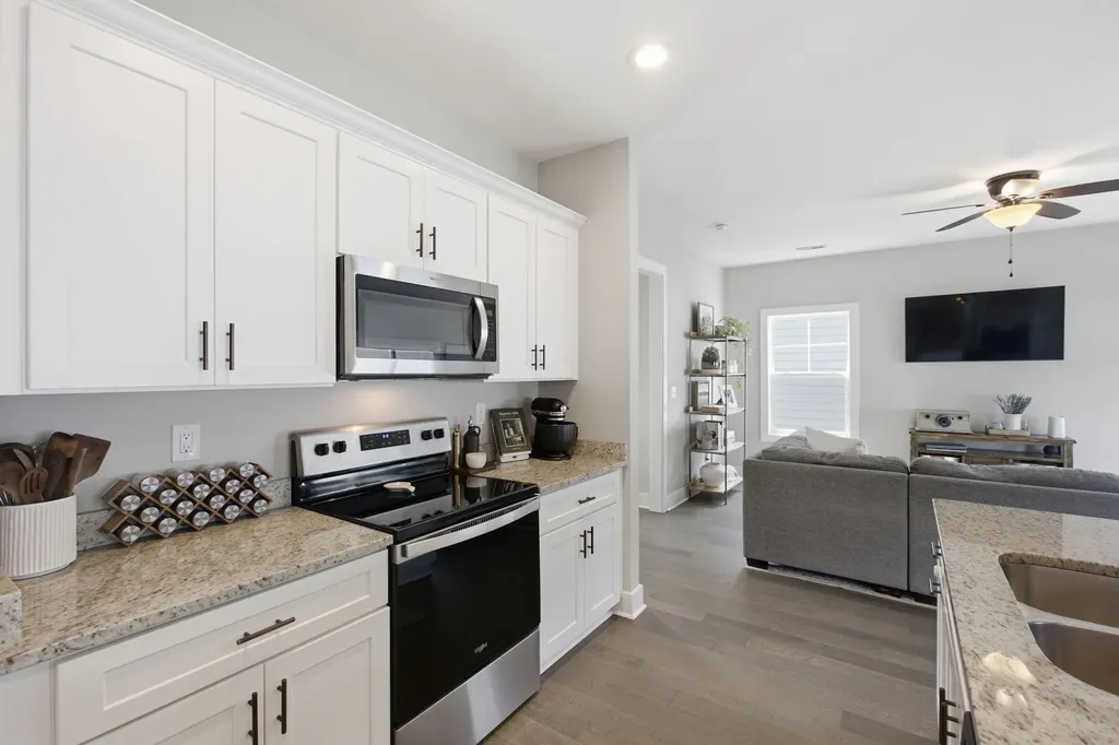 1005 Sycamore Rdg, E Burns TN 37029