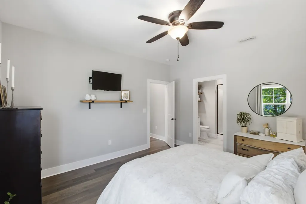 1005 Sycamore Rdg, E Burns TN 37029