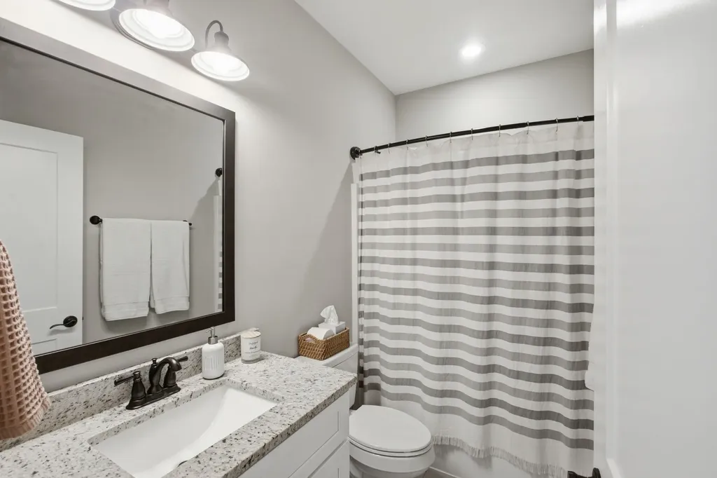 1005 Sycamore Rdg, E Burns TN 37029
