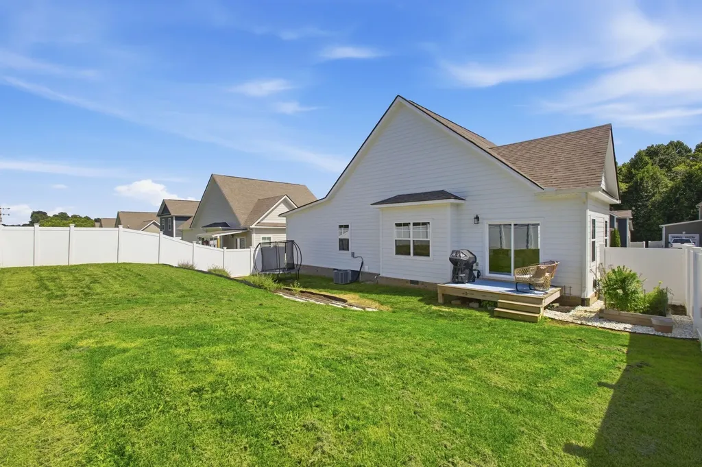 1005 Sycamore Rdg, E Burns TN 37029