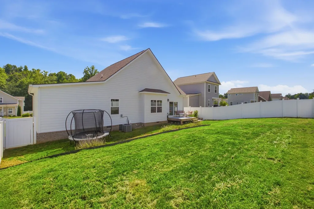 1005 Sycamore Rdg, E Burns TN 37029