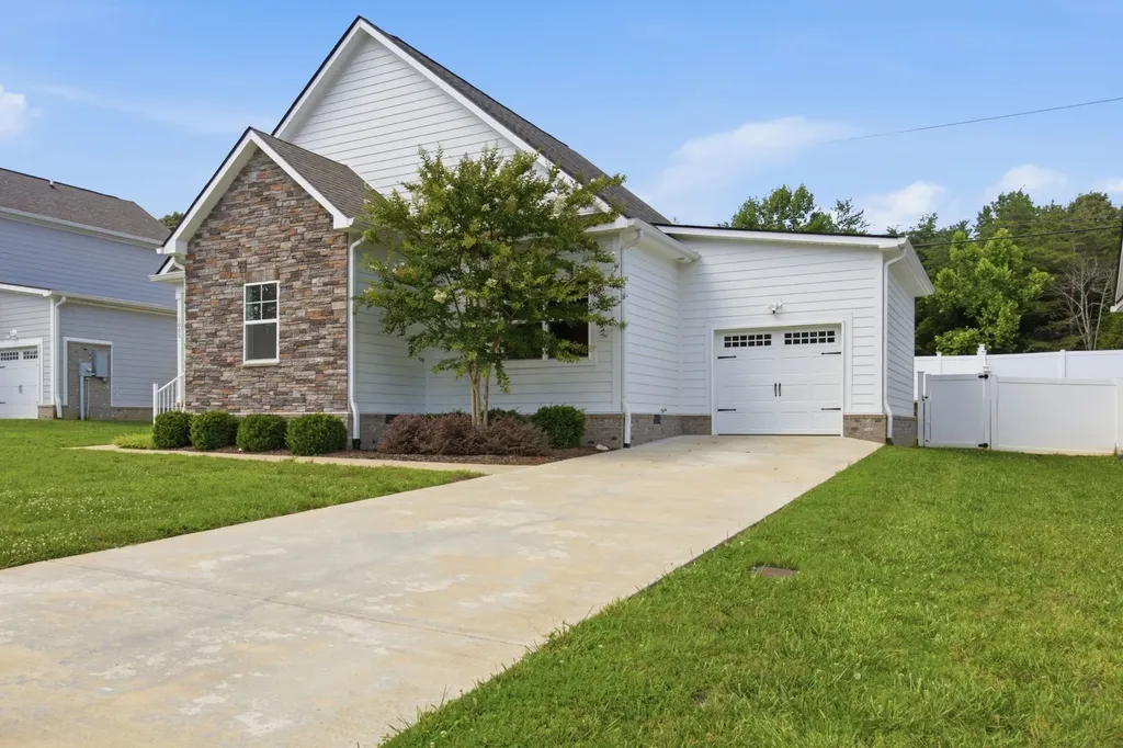 1005 Sycamore Rdg, E Burns TN 37029