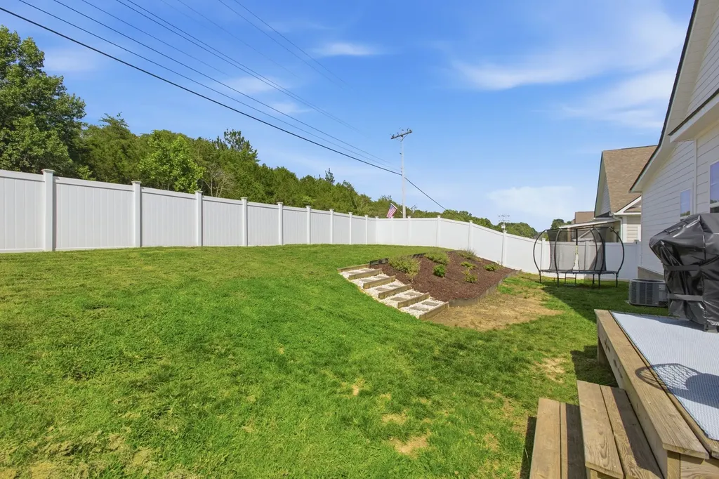1005 Sycamore Rdg, E Burns TN 37029