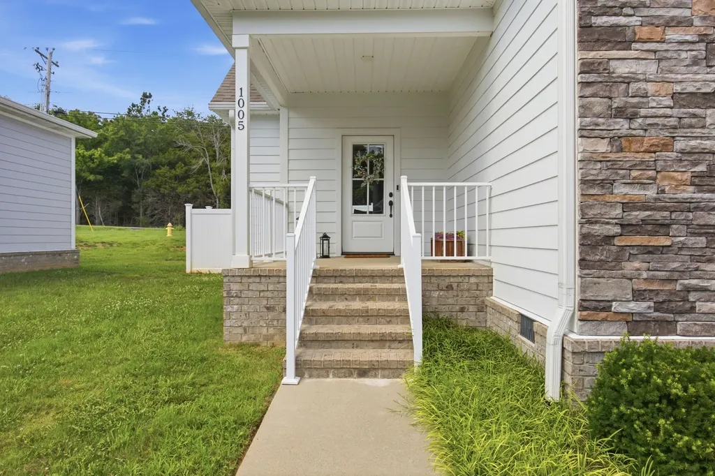 1005 Sycamore Rdg, E Burns TN 37029