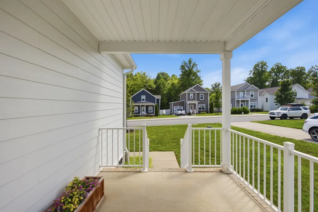 1005 Sycamore Rdg, E Burns TN 37029