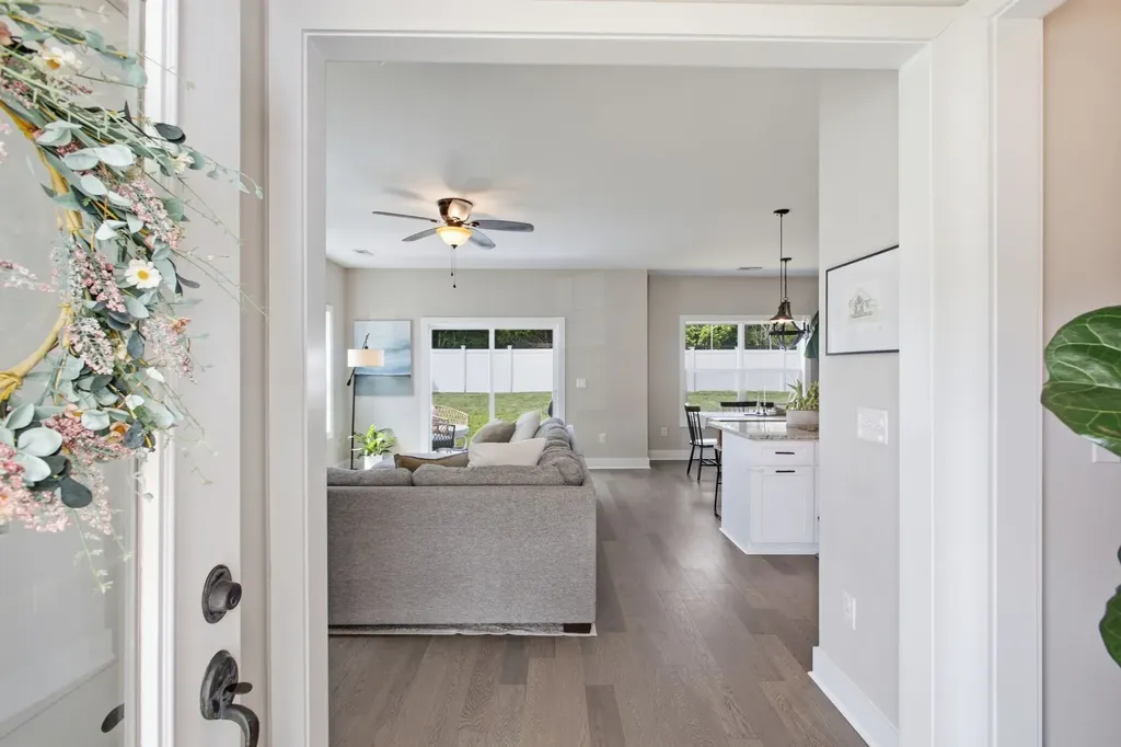 1005 Sycamore Rdg, E Burns TN 37029