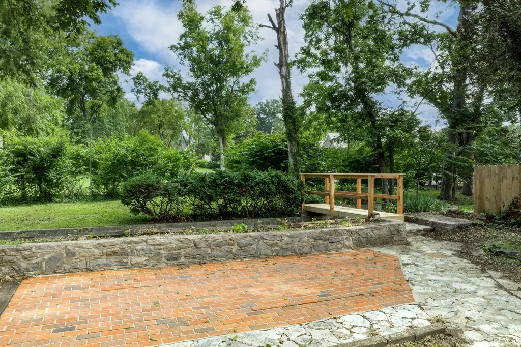 1402 Grandview Drive Nashville TN 37215