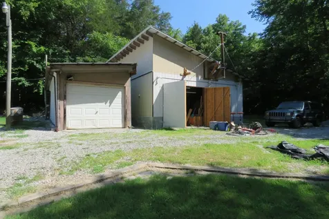 1757 Wet Mill Creek Road Celina TN 38551