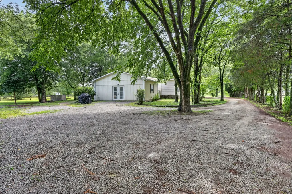 2388 Bear Creek Pike Columbia TN 38401