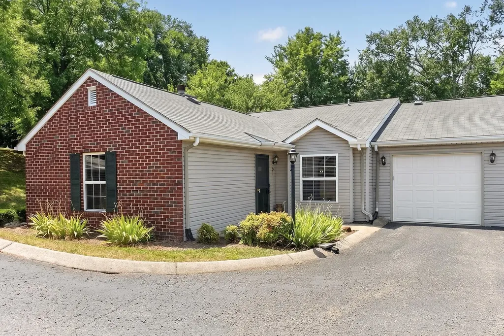 383 Bonita Parkway Hendersonville TN 37075