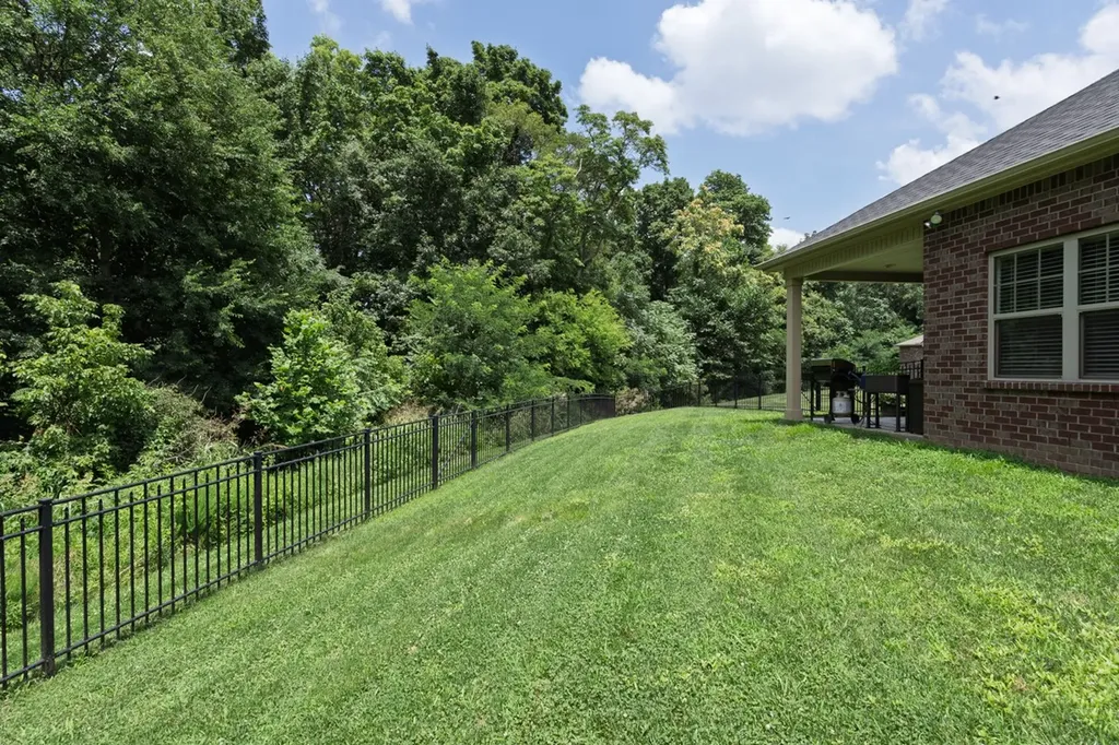 1811 Ravenwood Court Lebanon TN 37090