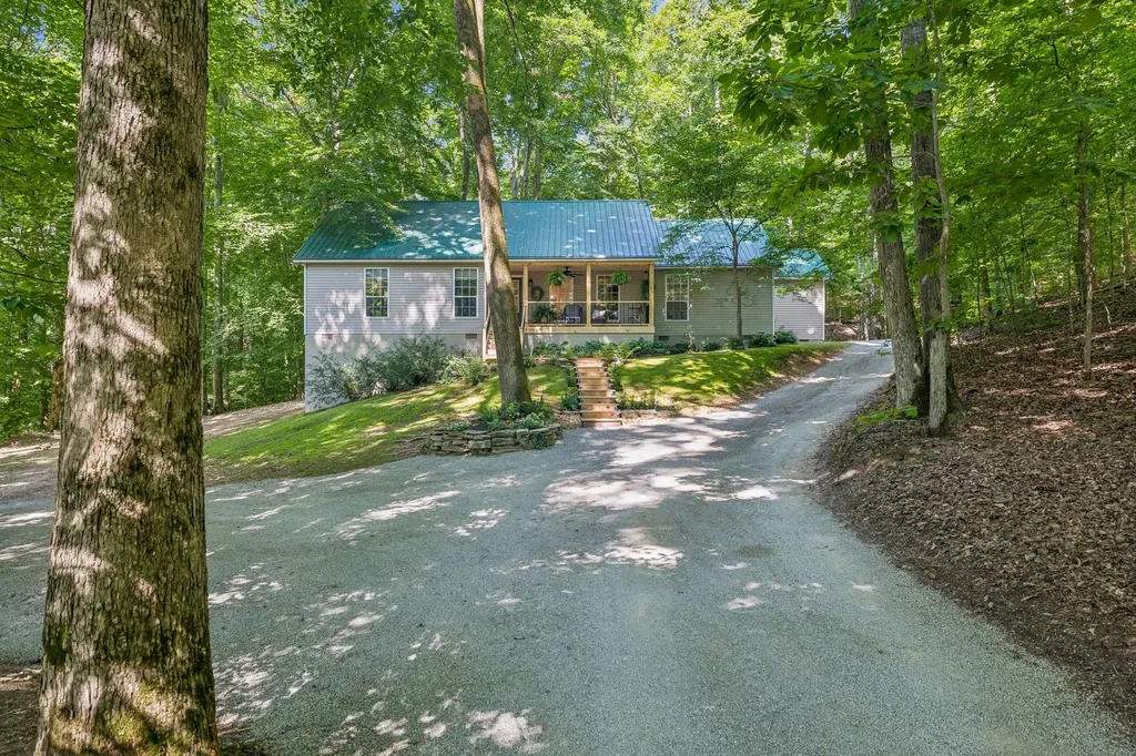 4574 Hampshire Pike Hampshire TN 38461