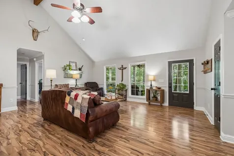 4574 Hampshire Pike Hampshire TN 38461