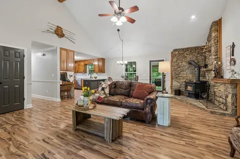 4574 Hampshire Pike Hampshire TN 38461