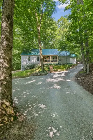4574 Hampshire Pike Hampshire TN 38461