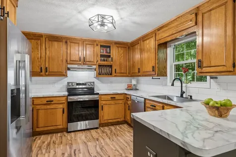 4574 Hampshire Pike Hampshire TN 38461