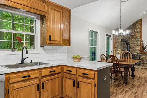 4574 Hampshire Pike Hampshire TN 38461