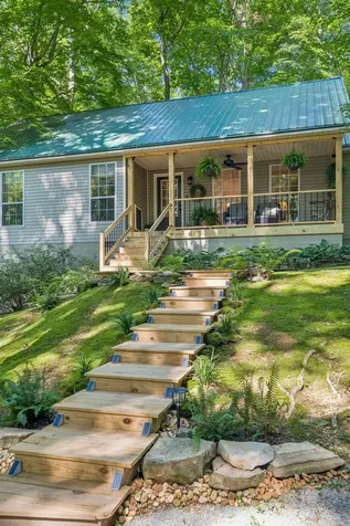 4574 Hampshire Pike Hampshire TN 38461