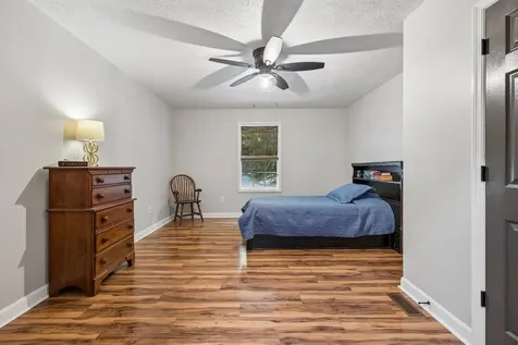 4574 Hampshire Pike Hampshire TN 38461