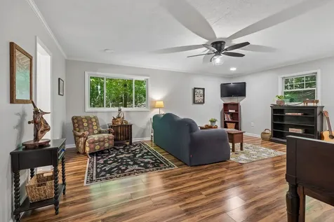 4574 Hampshire Pike Hampshire TN 38461