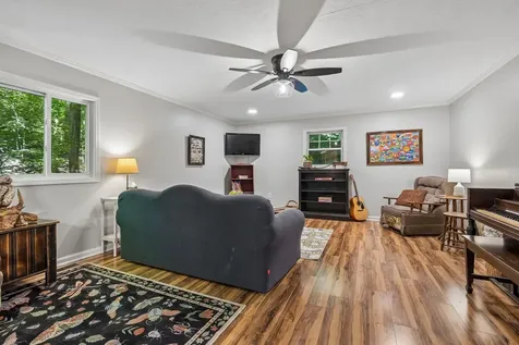 4574 Hampshire Pike Hampshire TN 38461