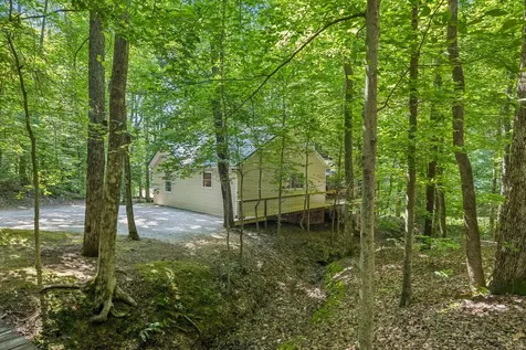 4574 Hampshire Pike Hampshire TN 38461
