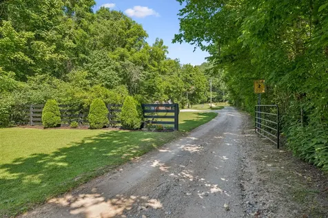 4574 Hampshire Pike Hampshire TN 38461