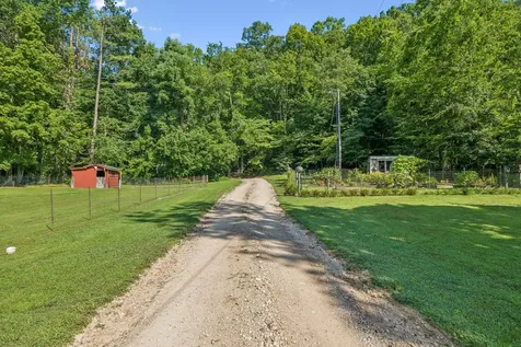 4574 Hampshire Pike Hampshire TN 38461