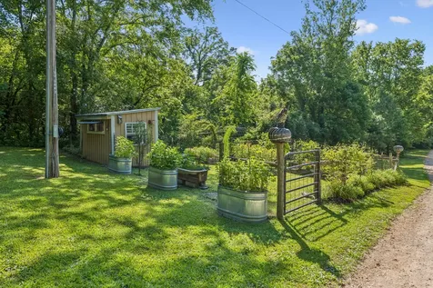 4574 Hampshire Pike Hampshire TN 38461