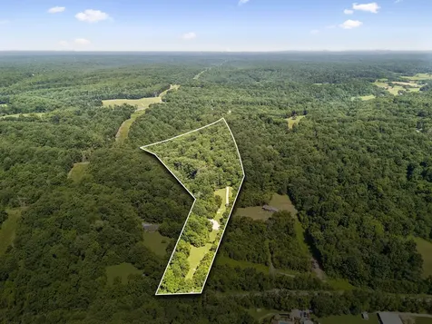 4574 Hampshire Pike Hampshire TN 38461