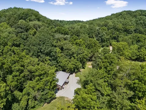 4574 Hampshire Pike Hampshire TN 38461