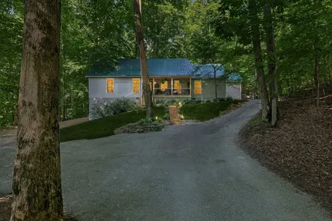 4574 Hampshire Pike Hampshire TN 38461