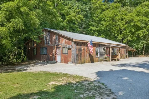 4574 Hampshire Pike Hampshire TN 38461