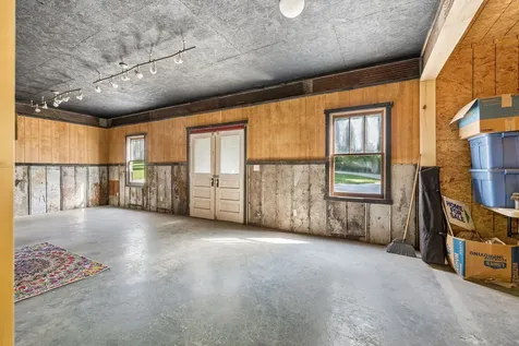 4574 Hampshire Pike Hampshire TN 38461