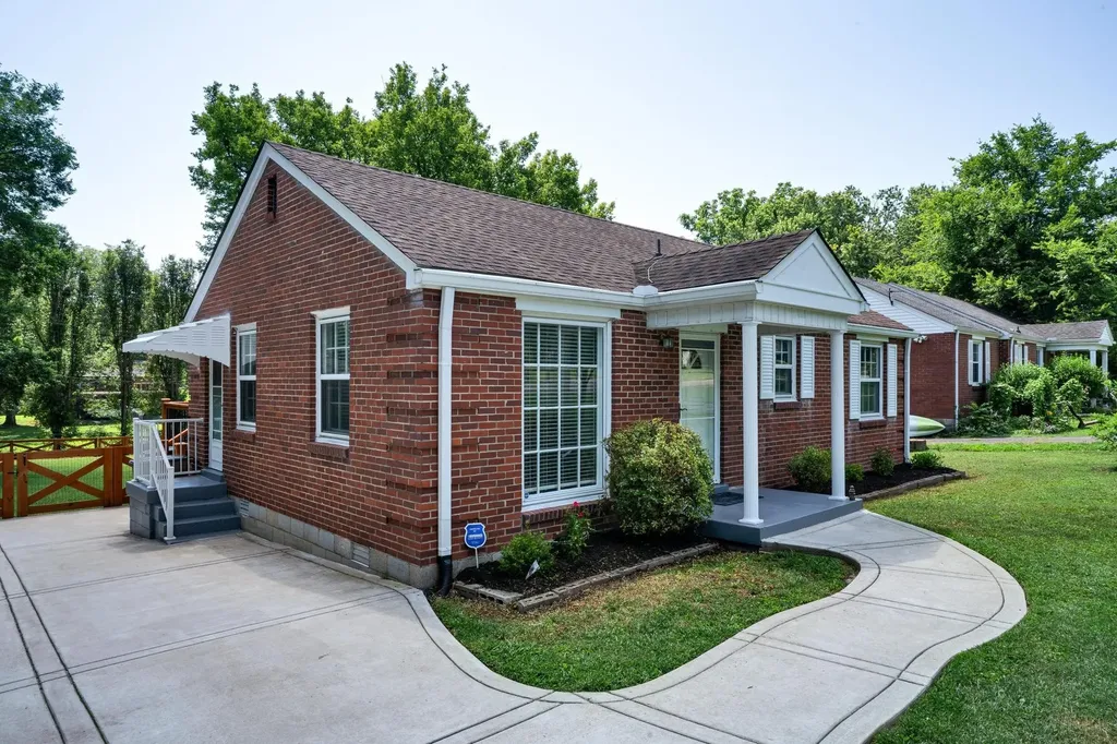 217 Ridgeway Drive Nashville TN 37214