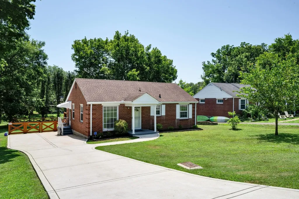 217 Ridgeway Drive Nashville TN 37214