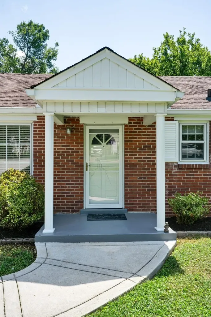 217 Ridgeway Drive Nashville TN 37214