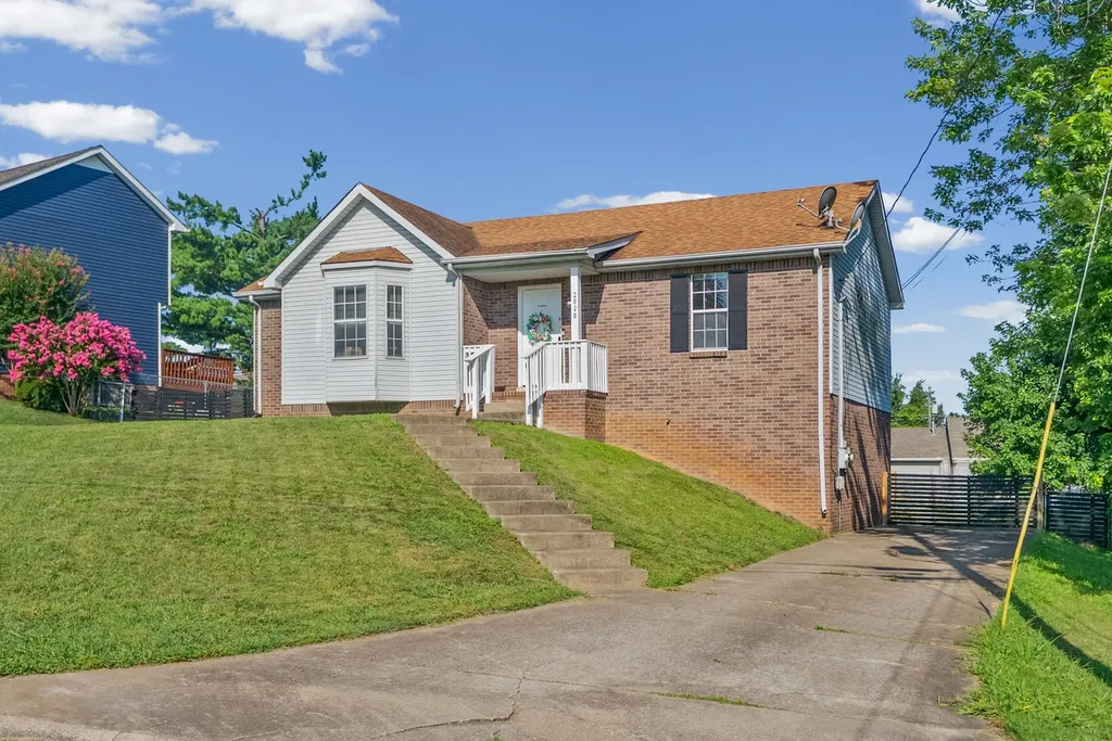 2020 Windroe Drive Clarksville TN 37042