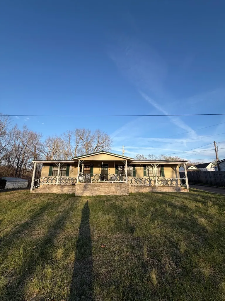 128 Hood Road Cottontown TN 37048