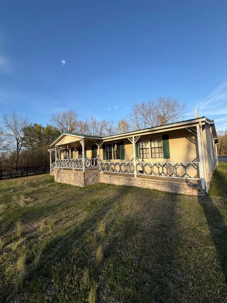 128 Hood Road Cottontown TN 37048