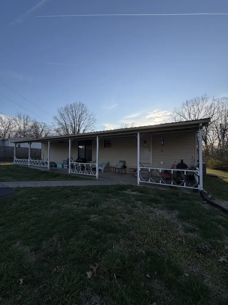 128 Hood Road Cottontown TN 37048