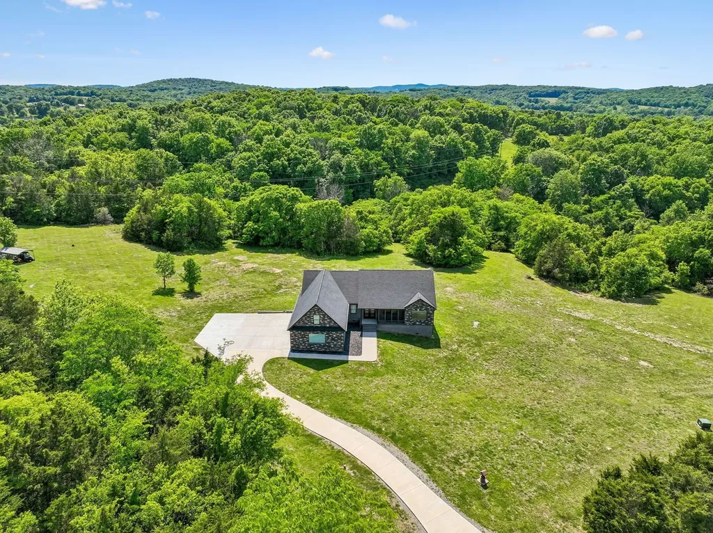 2064 Roberts Road Watertown TN 37184