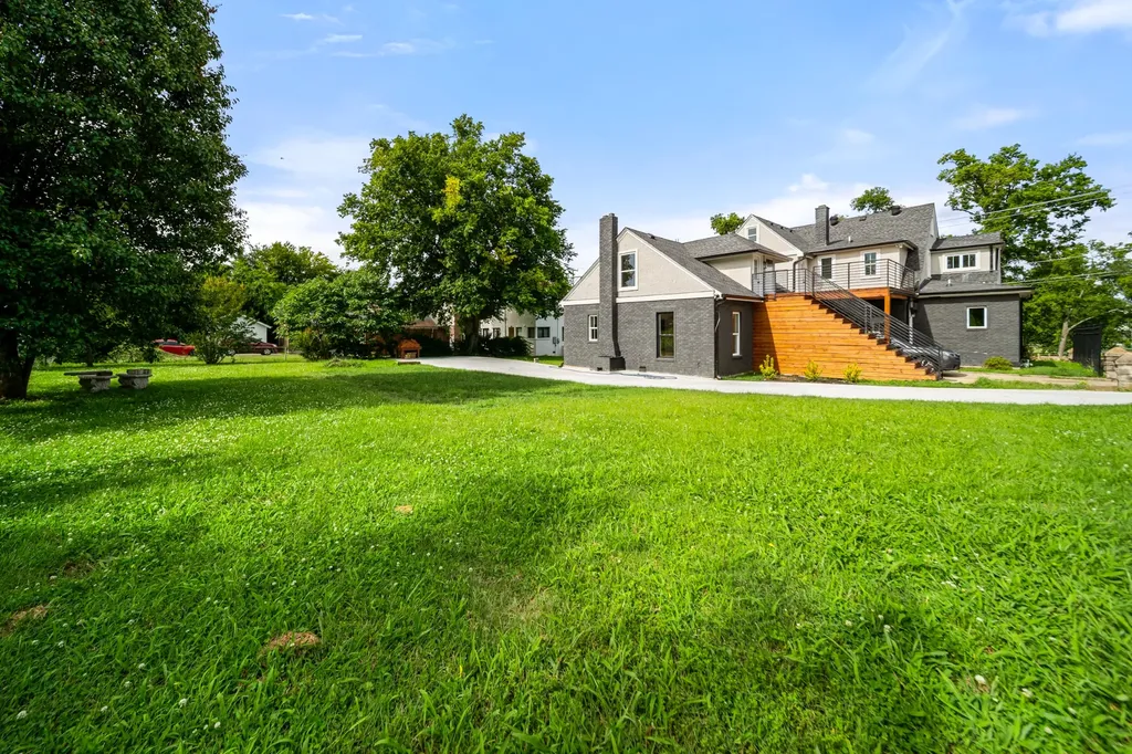 1021 31st Ave, N Nashville TN 37209