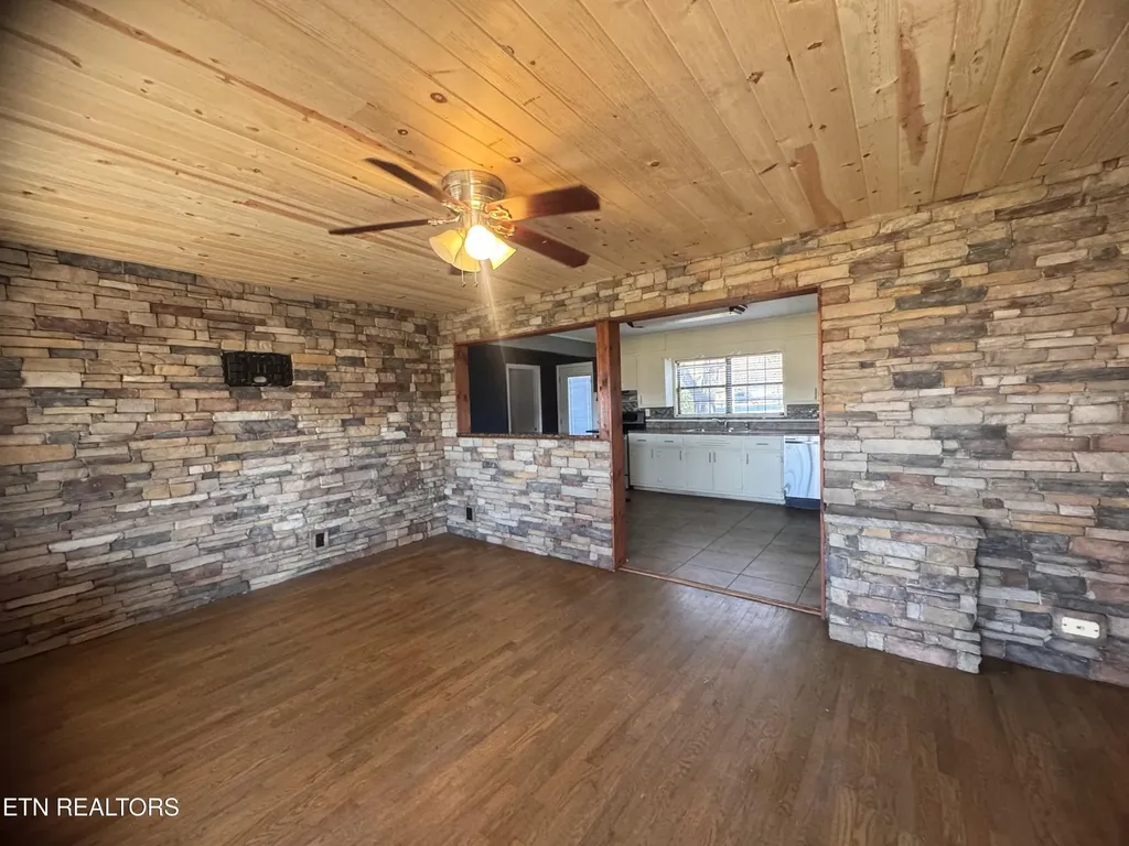 170 Dotson Road Greenback TN 37742
