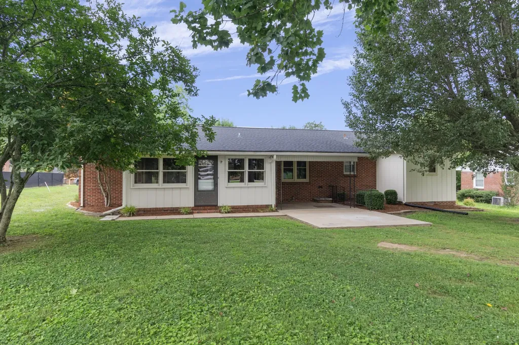 102 Molloy Street Mcminnville TN 37110