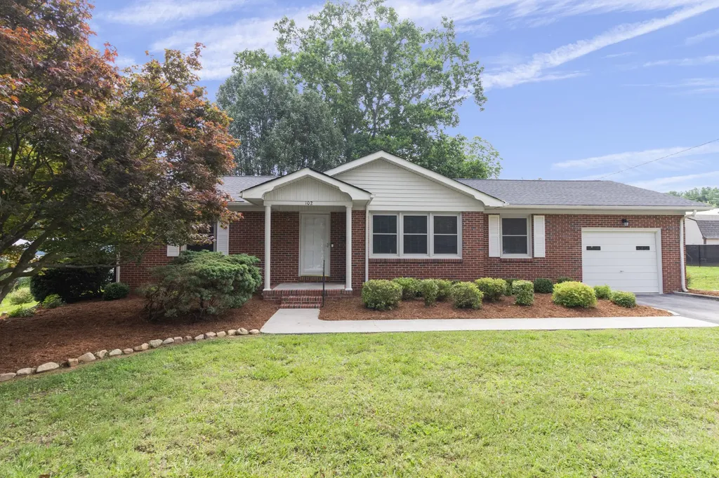 102 Molloy Street Mcminnville TN 37110