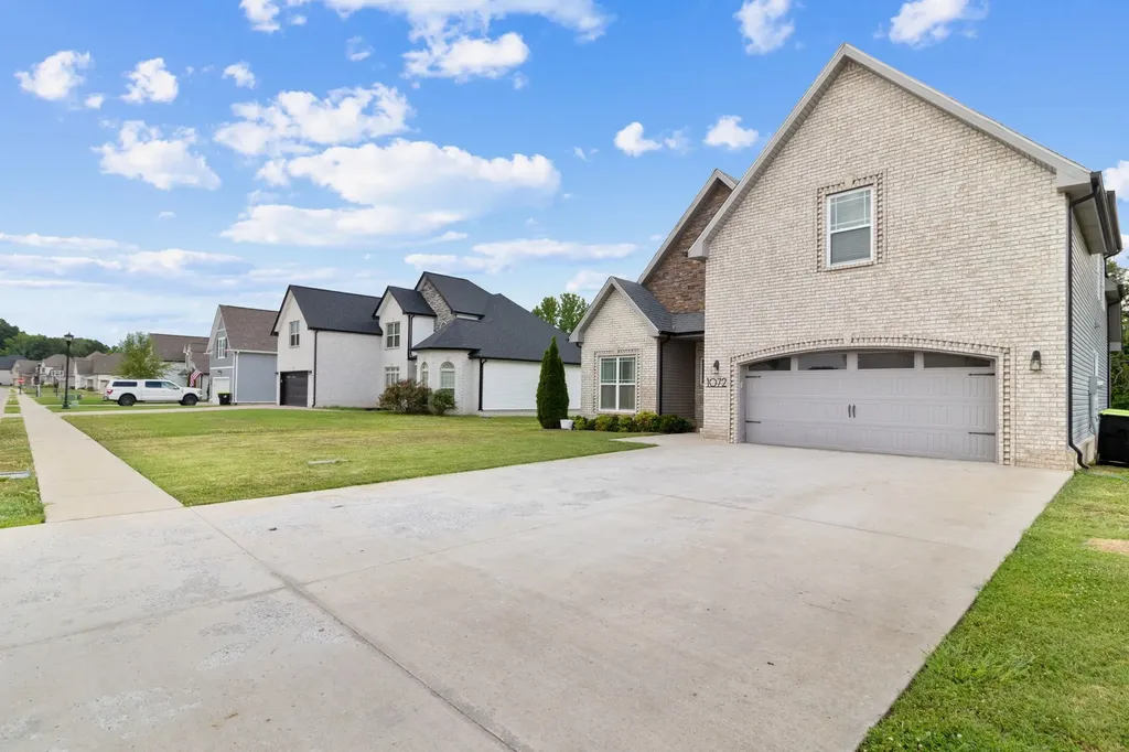 1072 Chagford Drive Clarksville TN 37043
