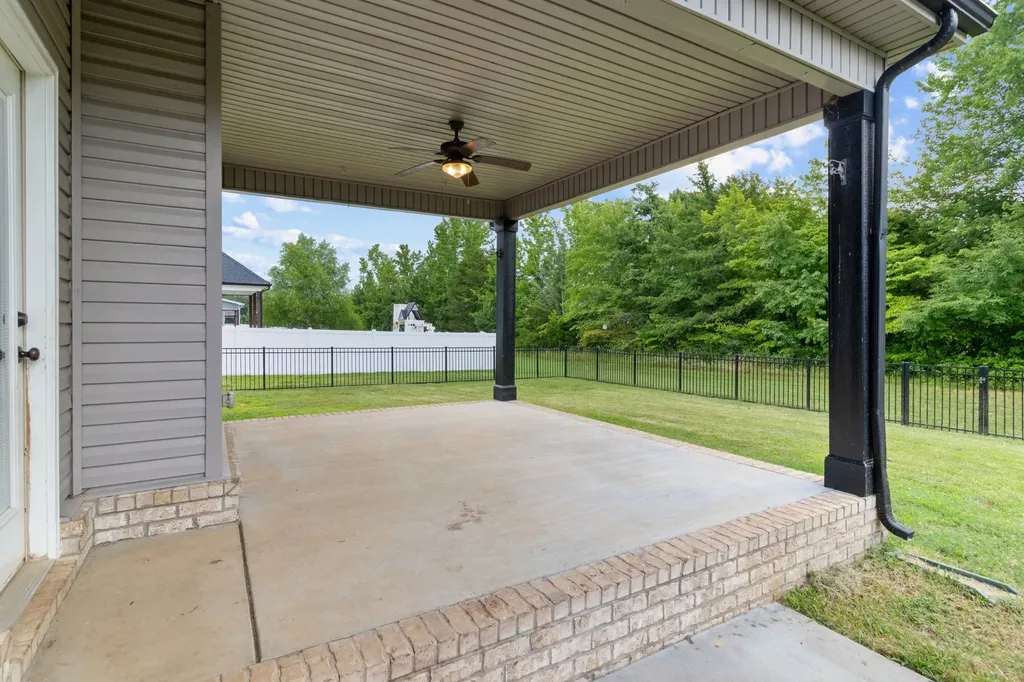1072 Chagford Drive Clarksville TN 37043