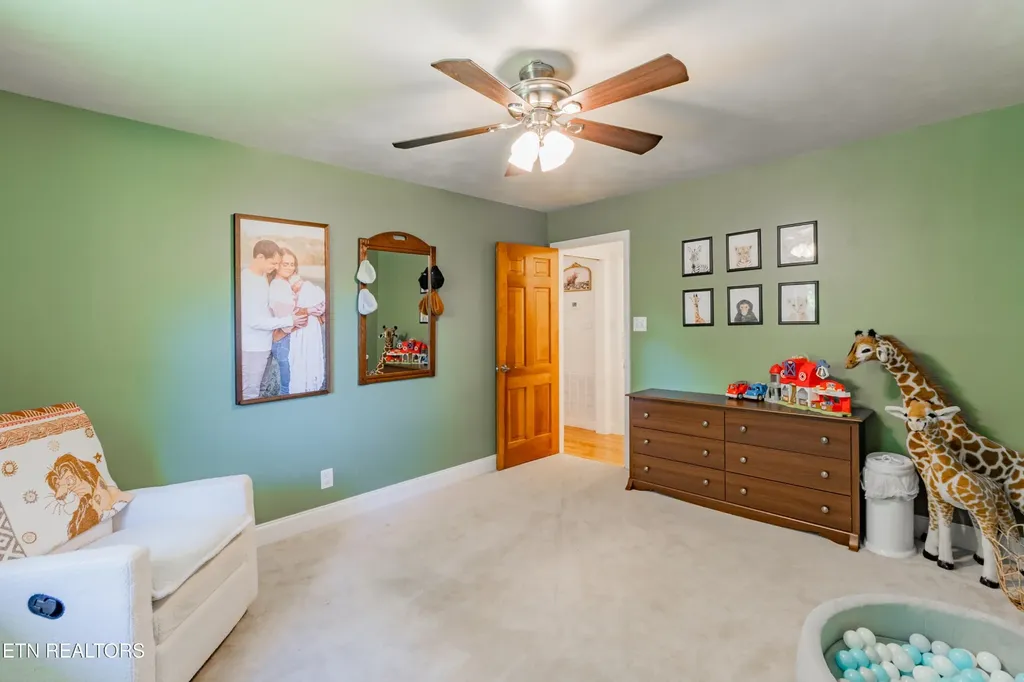 907 W 6th Avenue Lenoir City TN 37771